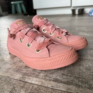Converse Blush Pink Low-Top Leather Sneakers with Velvet Ribbon Laces